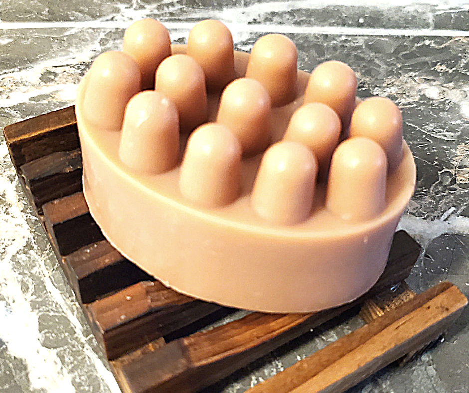 3.5 OZ pink clay soap bar with a sweet berry vanilla scent. They are bubbly and cleansing and made with all-natural vegan, gluten-free, and eco-friendly products and packaging.    Ingredients: Olive oil, Coconut oil, Shea butter, Hemp seed oil, Castor oil, Water, Lye, Essential oils and Rose clay.